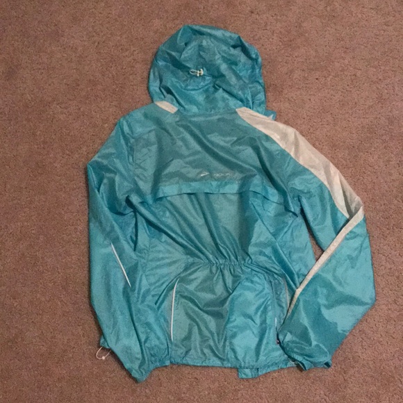 Brooks lightweight running jacket - Picture 3 of 3